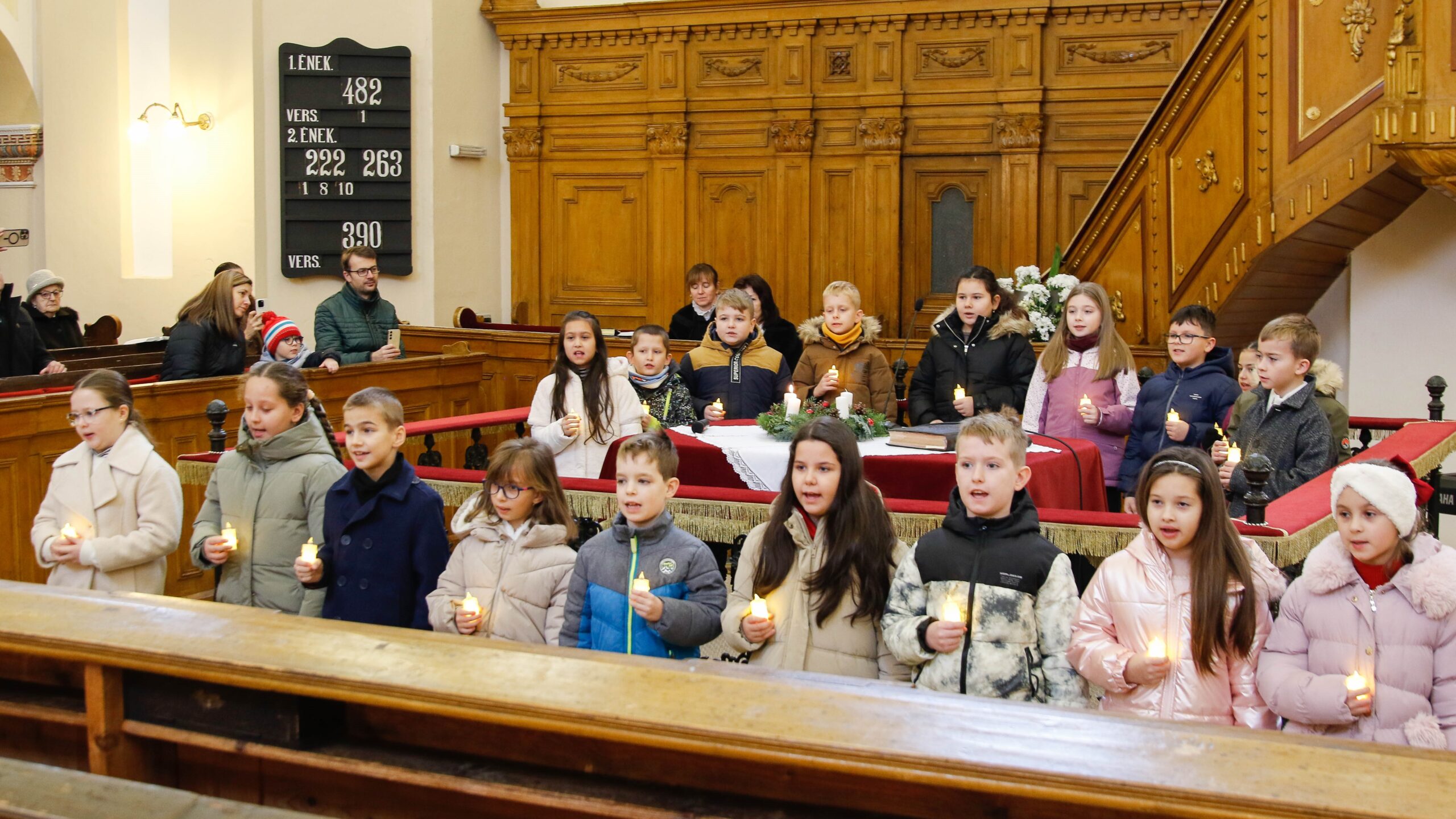 Alapiskolásaink szolgálata templomunkban